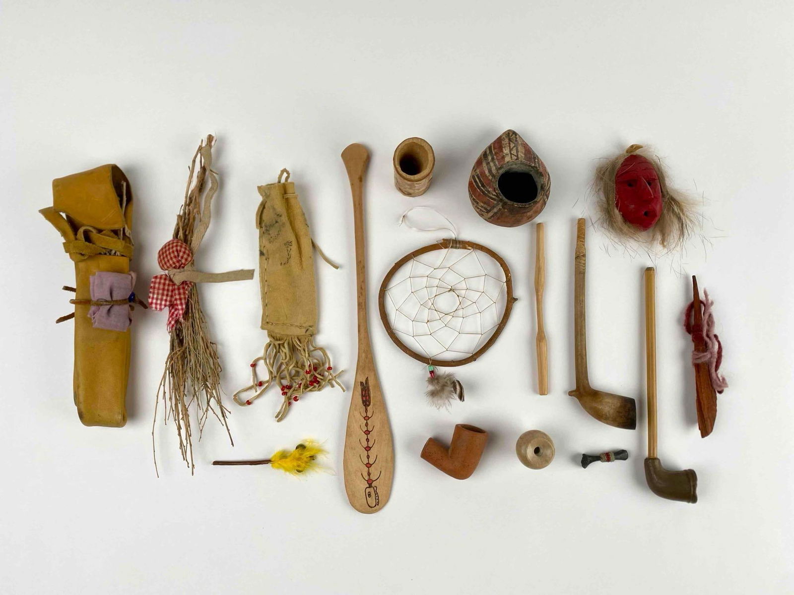 Lot of Native American Handcrafts (1 of 12)