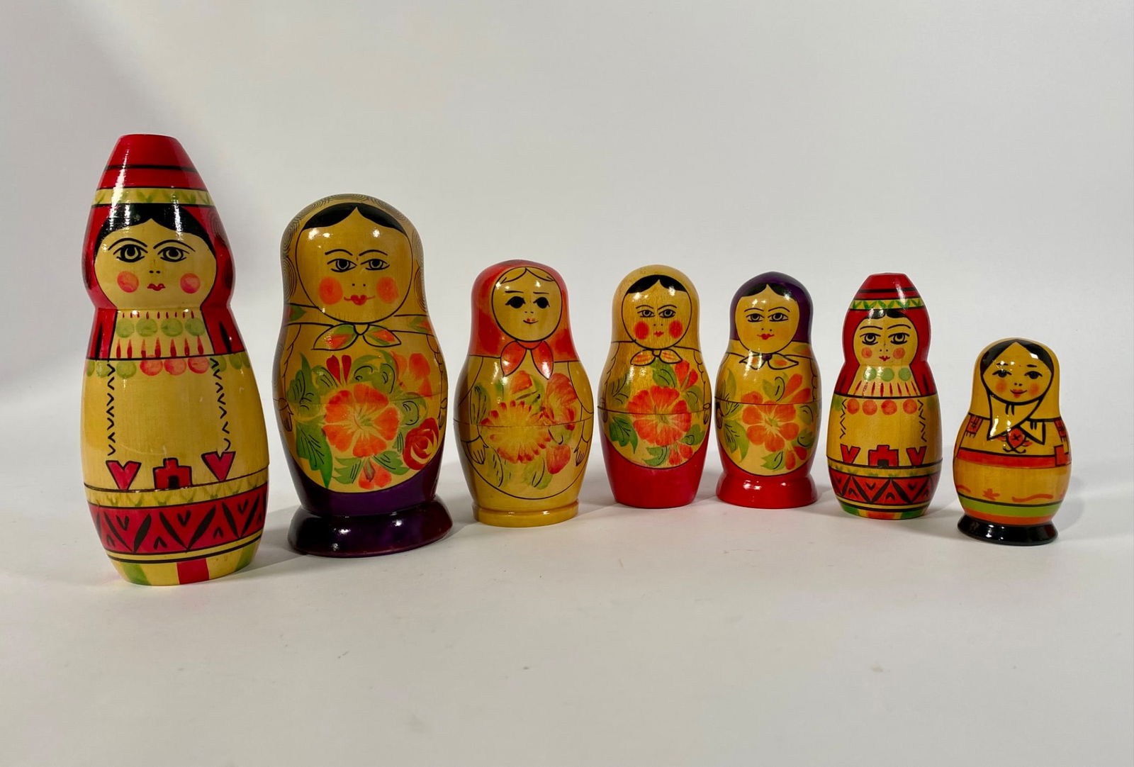 Lot of Russian Matryoshka Nesting Dolls, Various Designs.: A collection of traditionalÂ hand painted Russian Matryoshka nesting dolls, including multiple sets of varying designs and sizes. With the most containing 8 and one containing only 2 figure