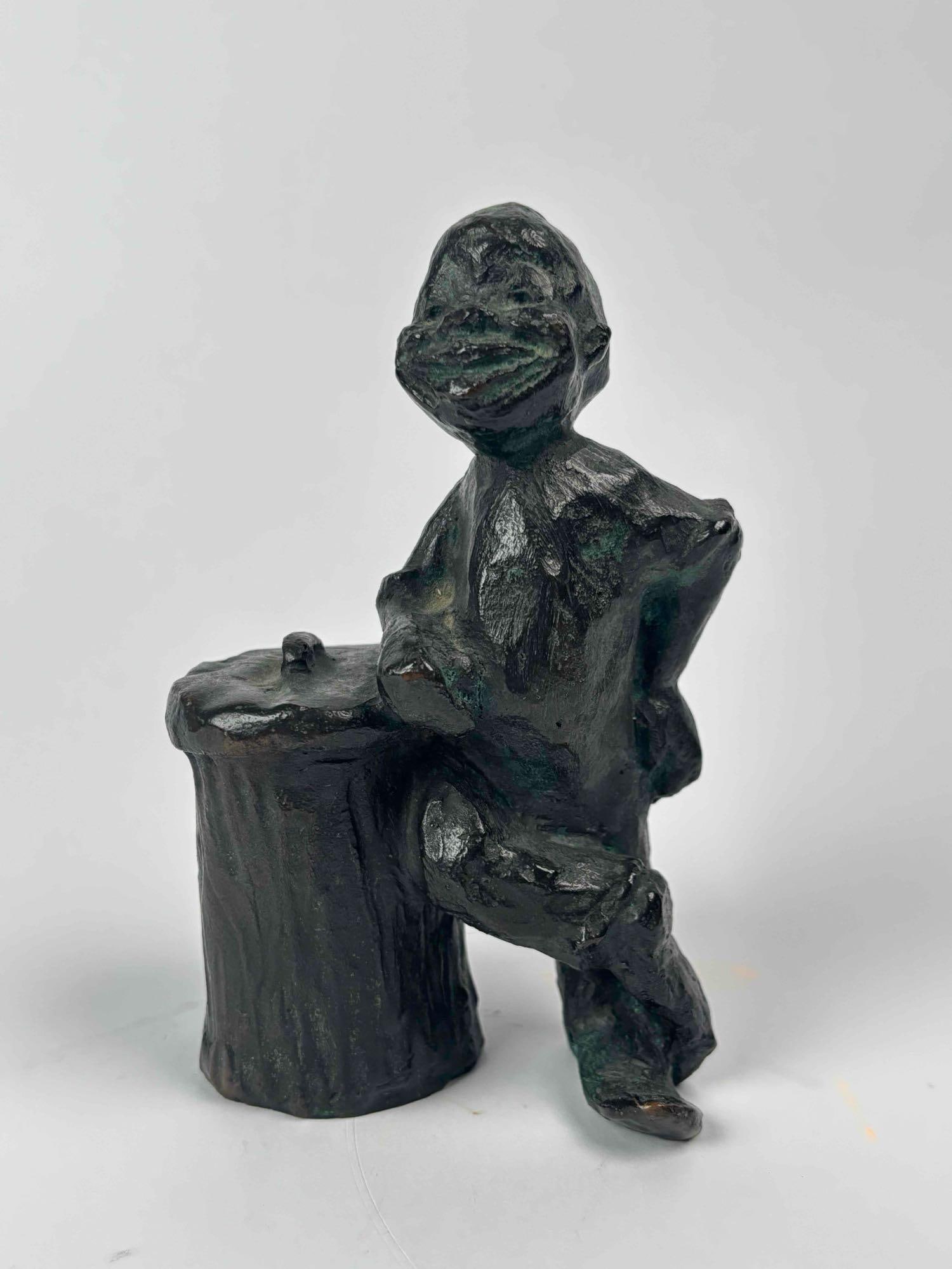 African Americana Figurative Bronze Sculpture (Signed): Bronze sculpture depicting a man leaning on a stump. The piece is signed on the reverse of the stump. African Americana. Dimensions: Weight: Shelf: Please note all lots show signs of wear commensurate