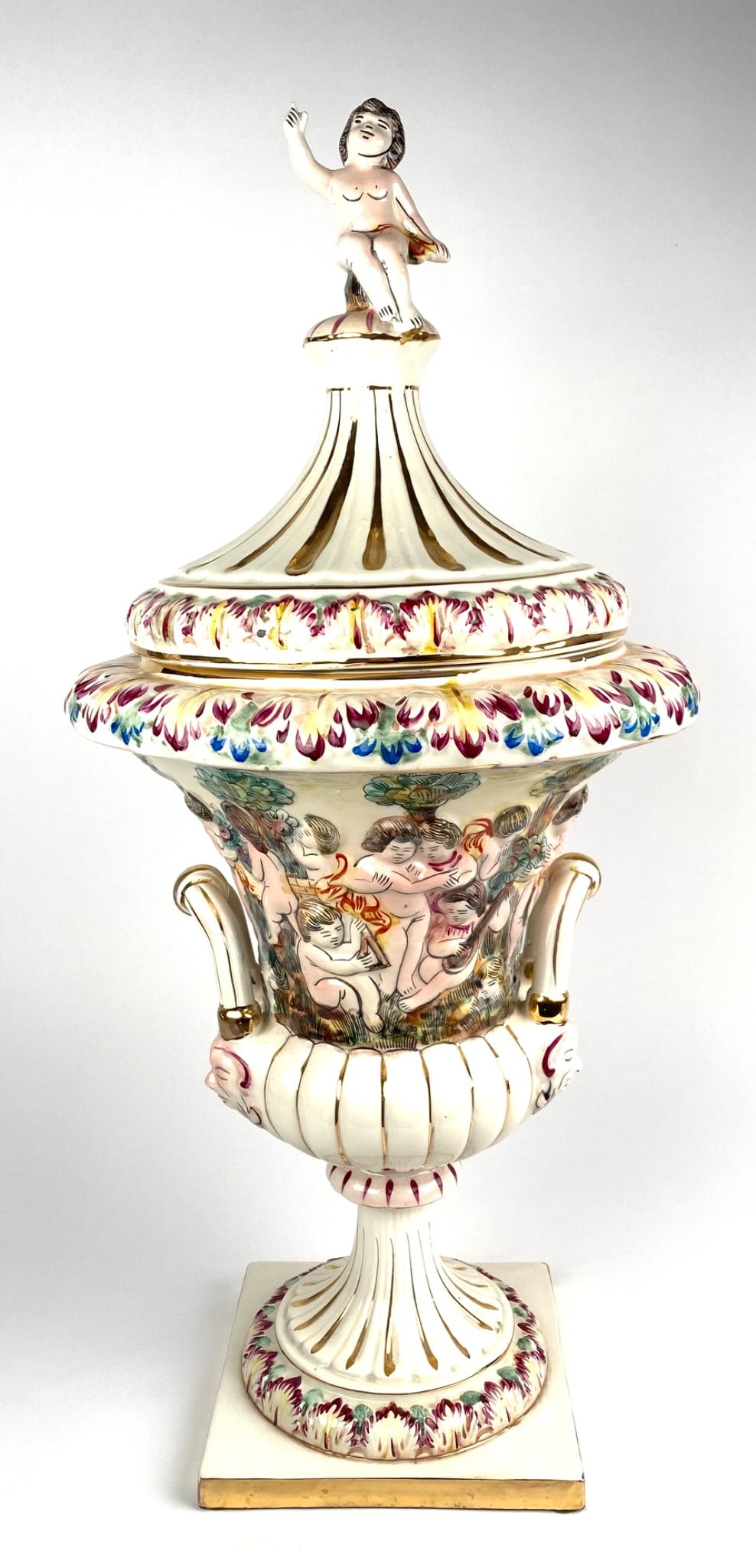 Capodimonte Italian Porcelain Urn with Lid and Cherub Detail (1 of 10)