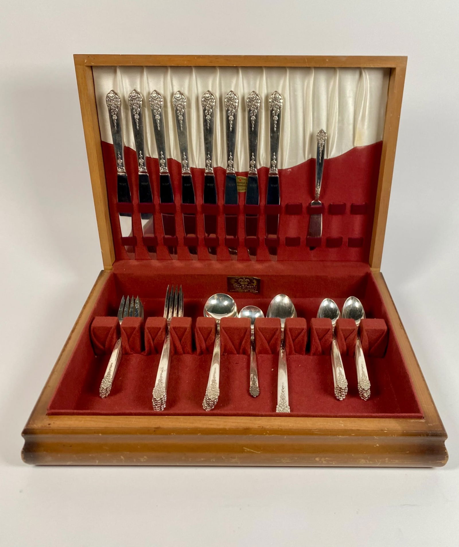King Edward Silverplate Flatware Set with Wooden Anti-Tarnish Chest (1 of 12)