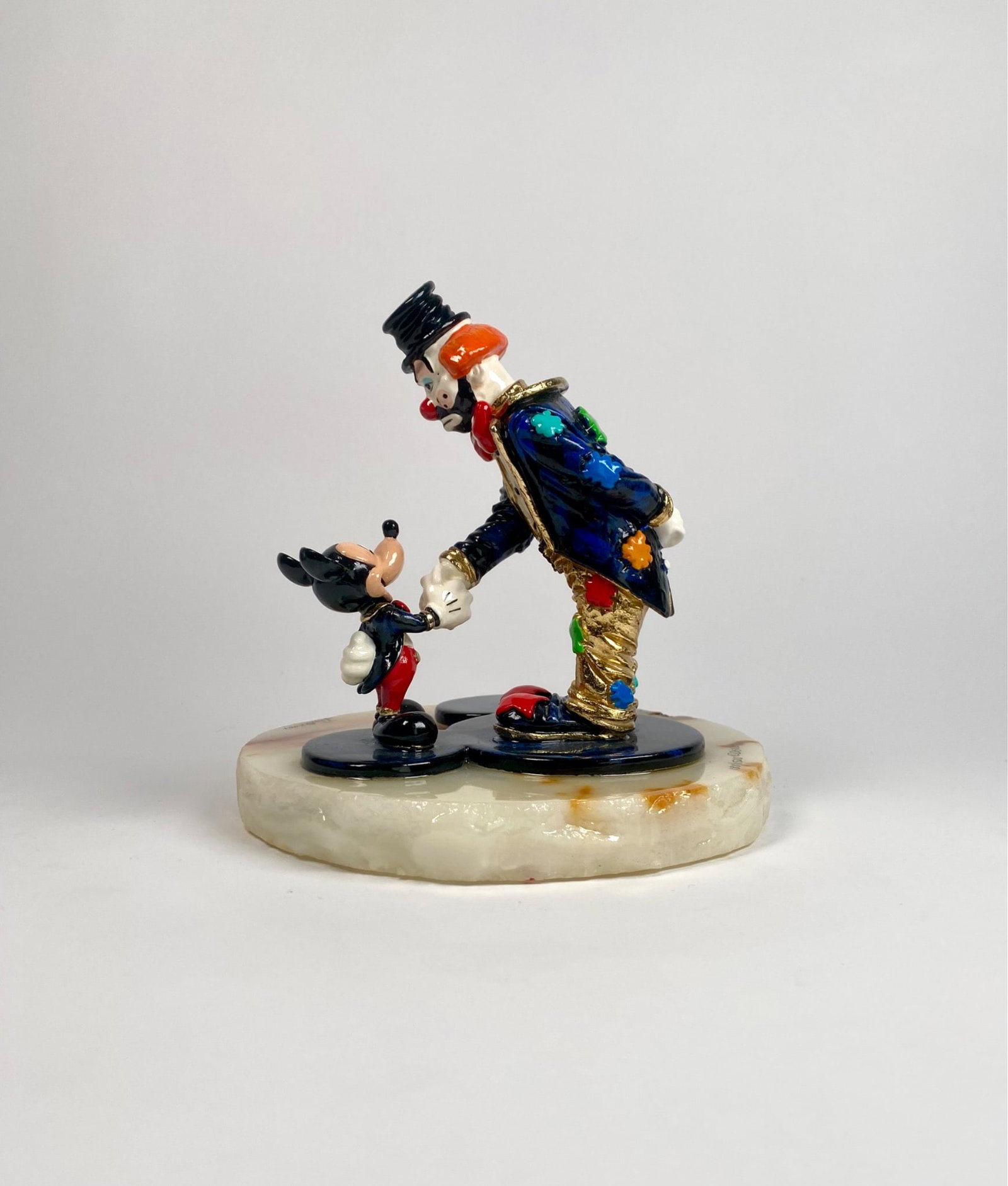 Ron Lee Mickey meets Hobo Joe (2001): Limited edition Disney collectible figurine featuring Hobo Joe interacting with Mickey Mouse. Crafted in 2001 by Ron Lee, this piece is numbered 180/1500 and rests on a polished onyx base with a Micke