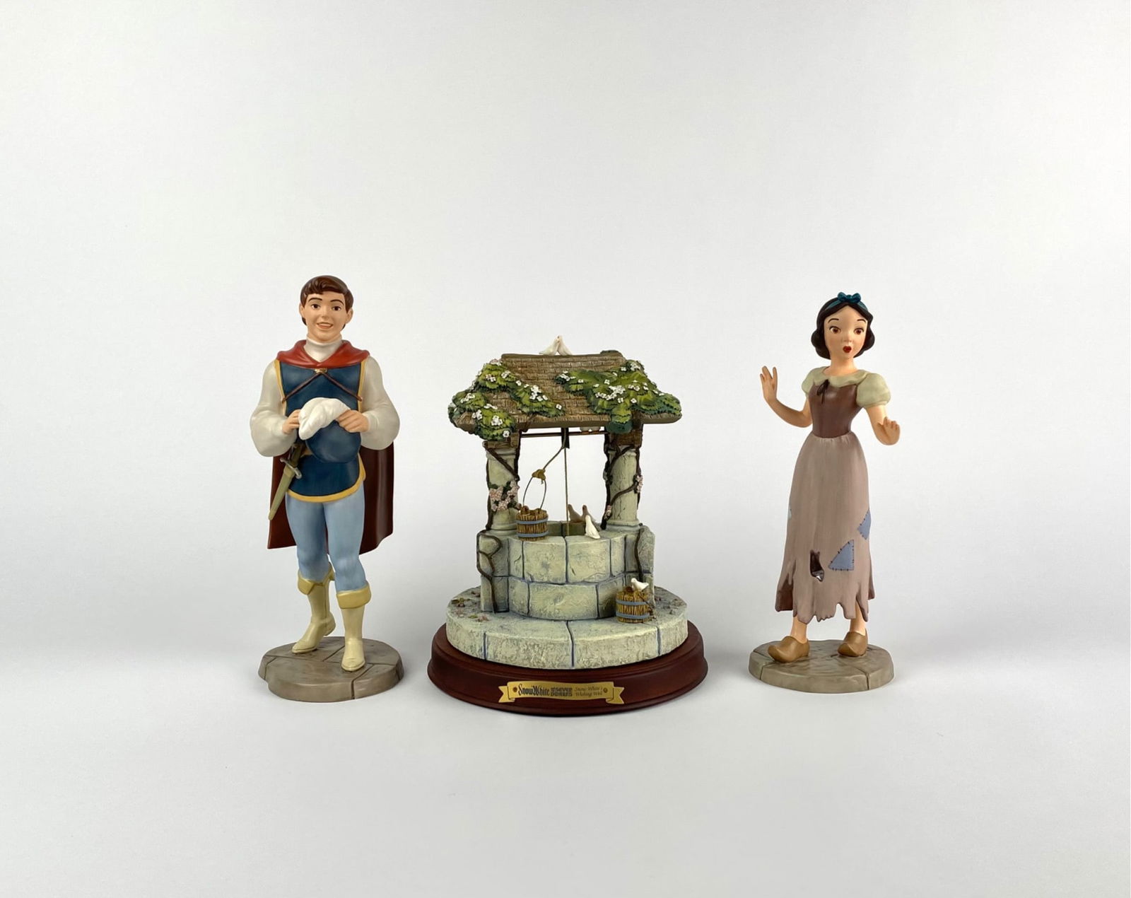 Disney Classics Collection Snow White (Original Box COA) (1 of 12)