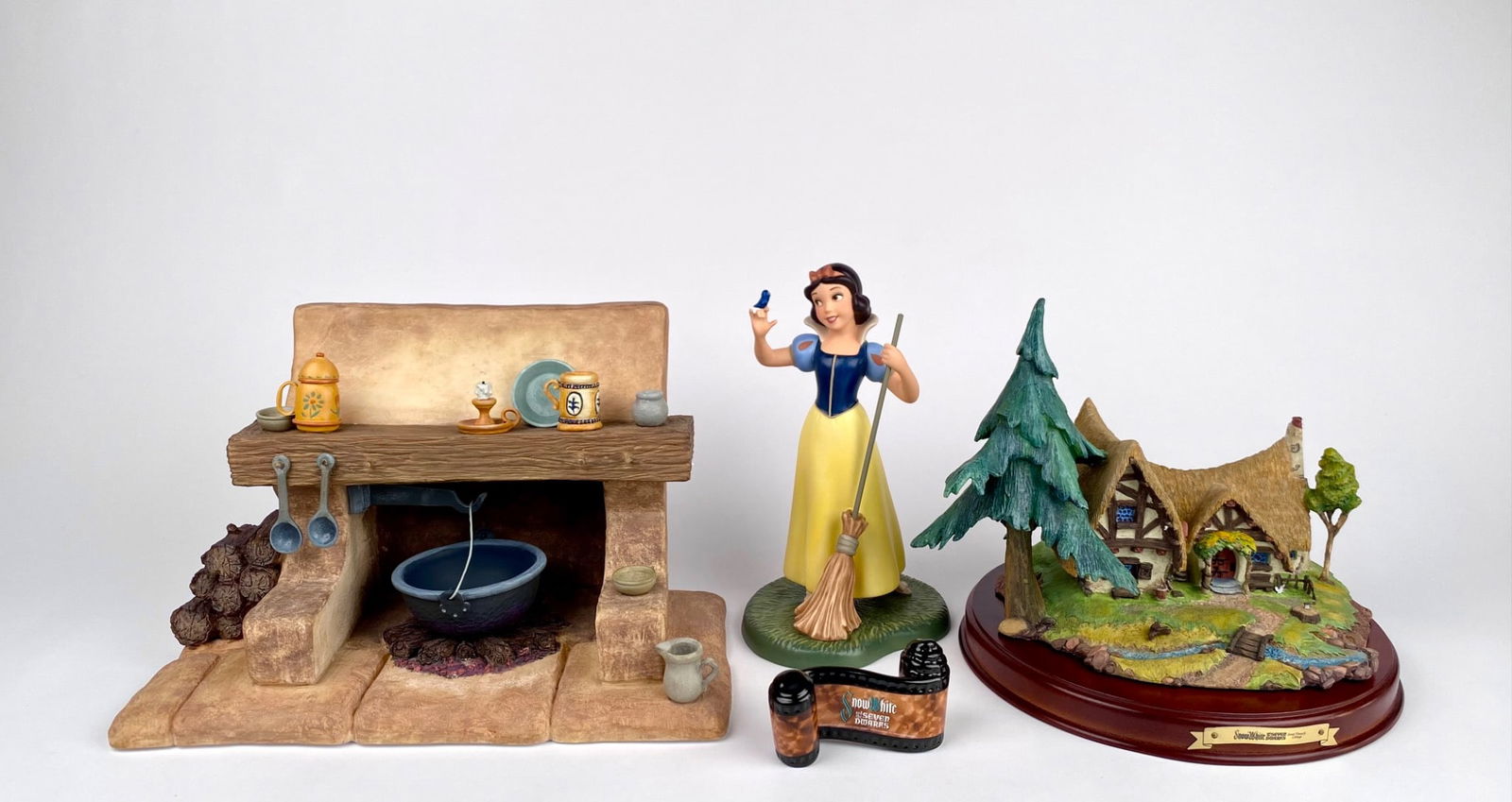 Walt Disney Classics Collection Snow White (COAs Original Boxes) (1 of 12)