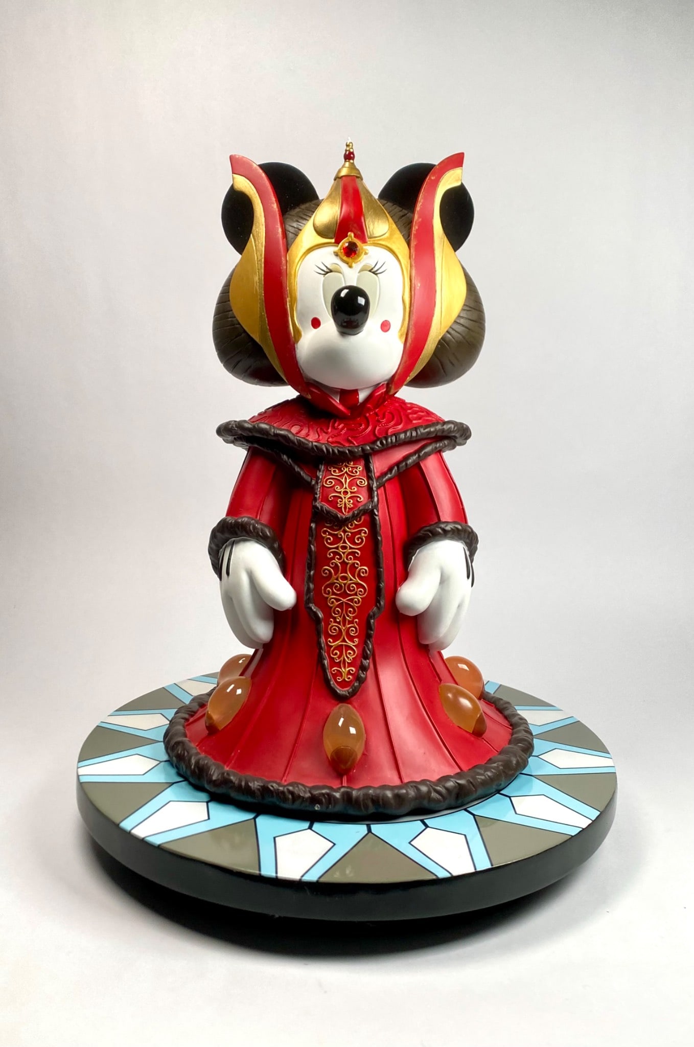 Big Fig Disney Minnie Mouse as Queen Amidala Big Figure (COA) (1 of 12)
