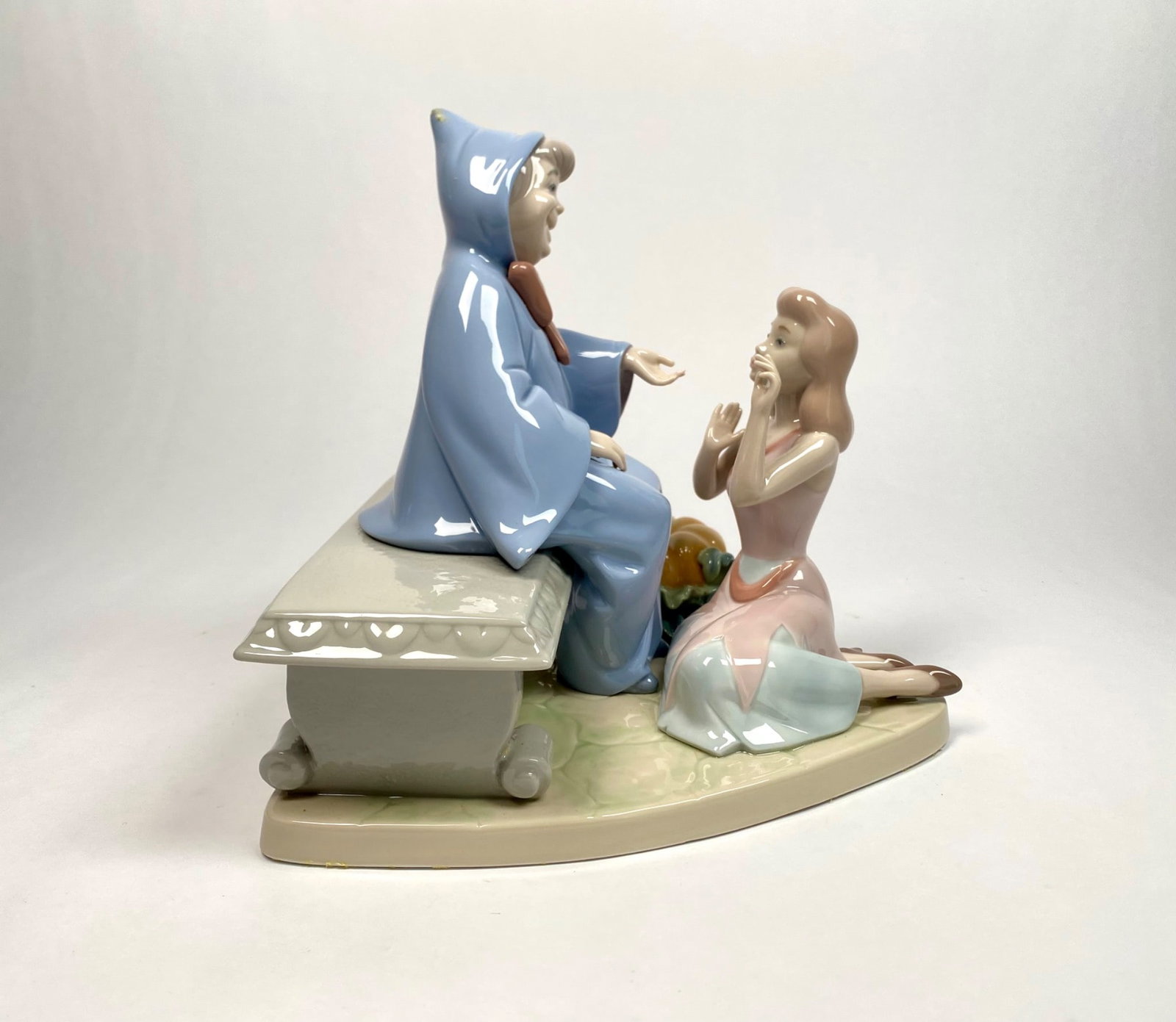 Lladro Limited Edition Cinderella Porcelain Figurine (1 of 12)
