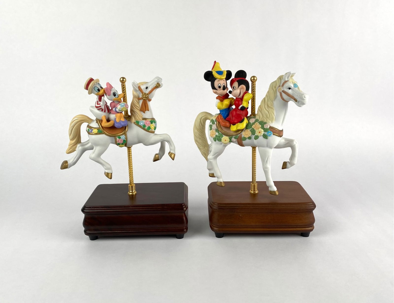 Disney Musical Carousel Mickey & Minnie and Donald & Daisy (1 of 12)