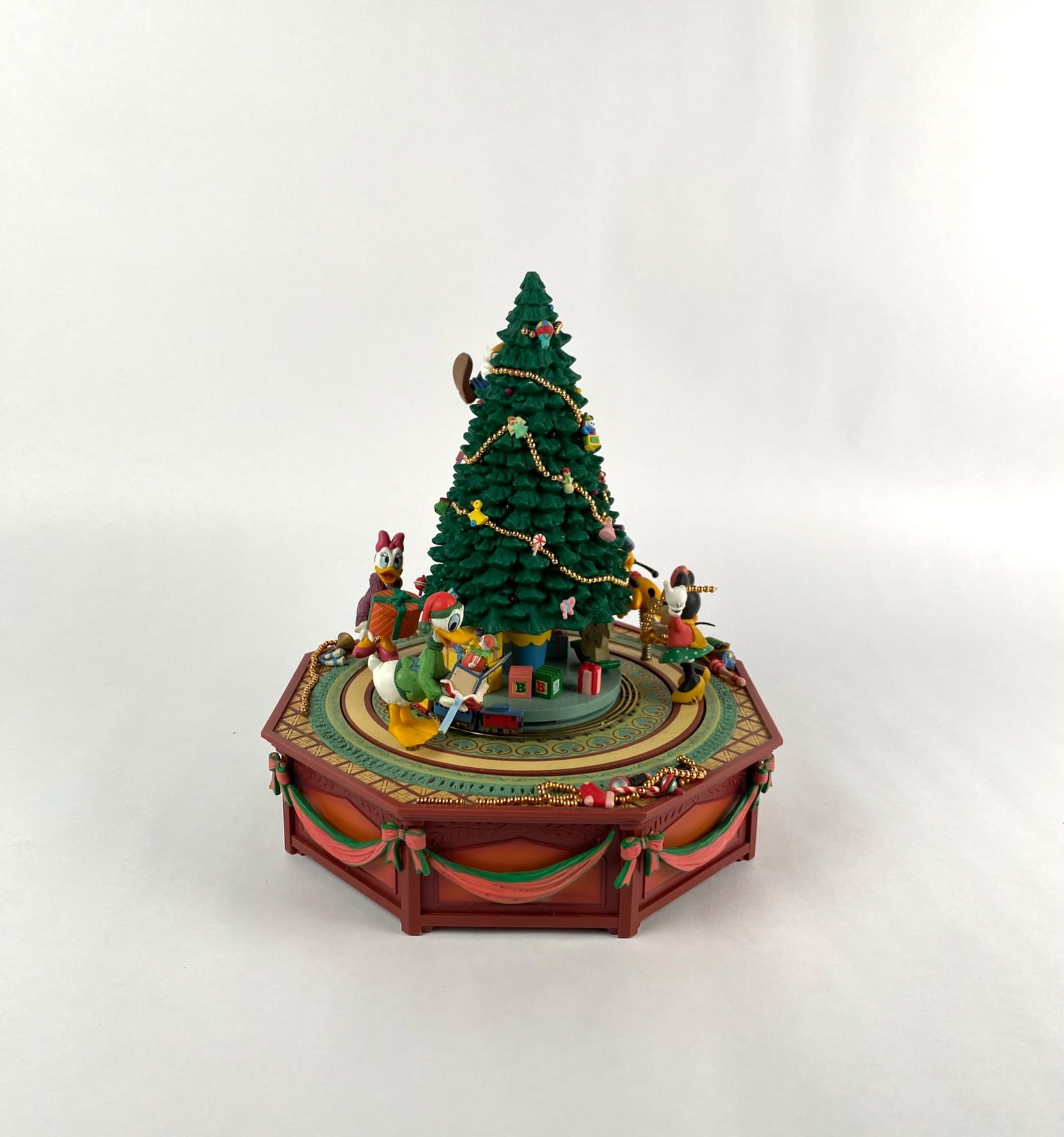 Enesco Deck The Halls Christmas Tree Scene with Disney Characters (1 of 12)