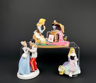 Set of Disney Figurines Featuring Cinderella and Aurora