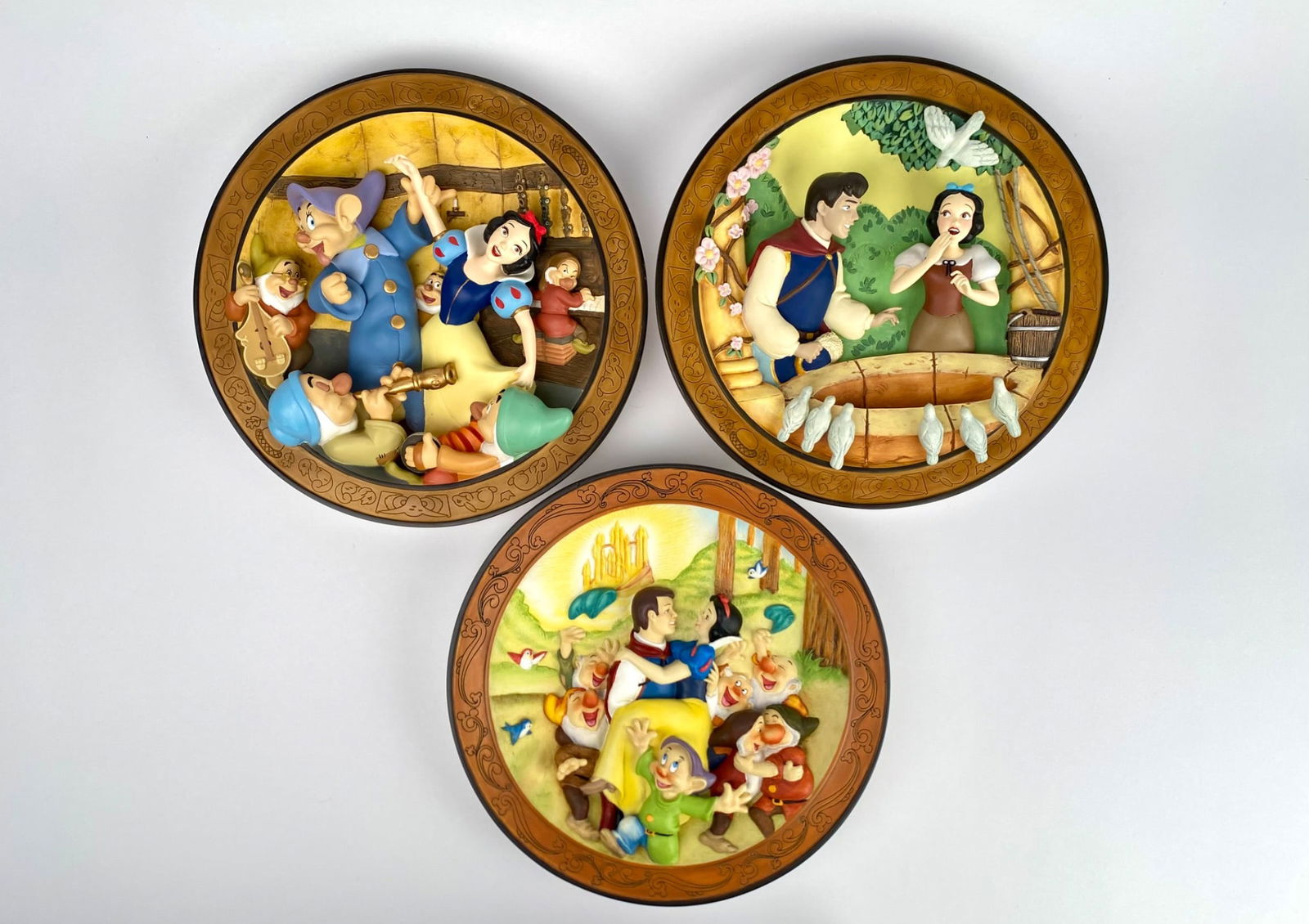 Set of 3 Disney Snow White 50th Anniversary 3D Wall Plates (1 of 12)