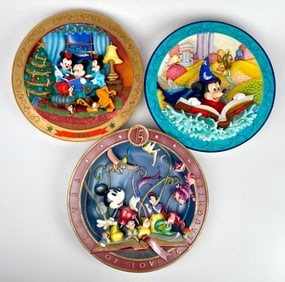 Set of 3 Disney Mickey and Friends 3D Collector Plates?