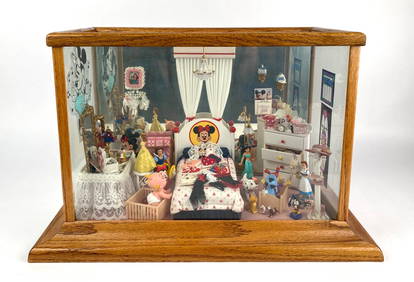 Miniature Bedroom Diorama Featuring Disney Characters in Case (1 of 12)