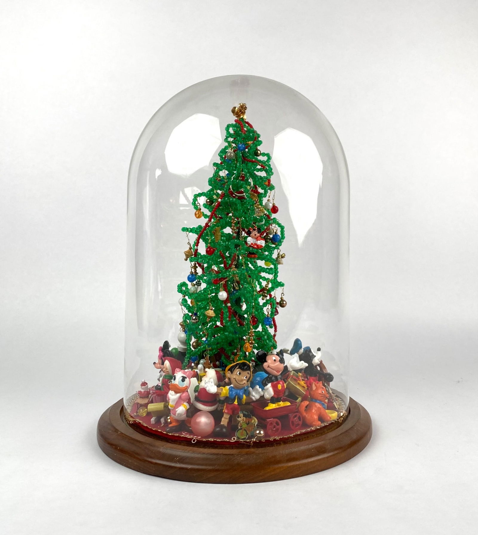 Beadcraft Christmas Tree Diorama With Disney Characters? (1 of 12)