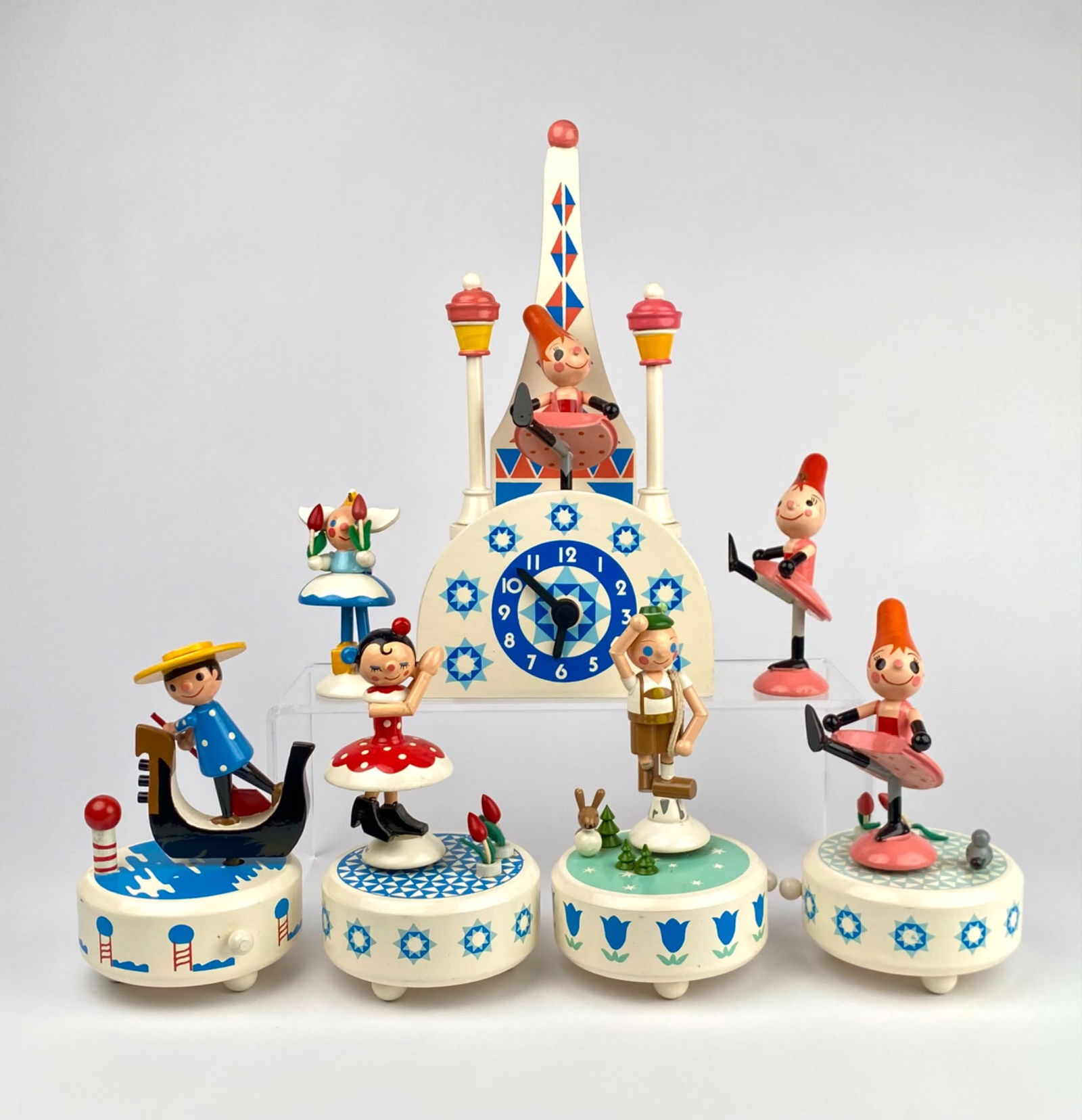 Set of 7 Walt Disney Productions Its a Small World Musical Figurines (1 of 12)