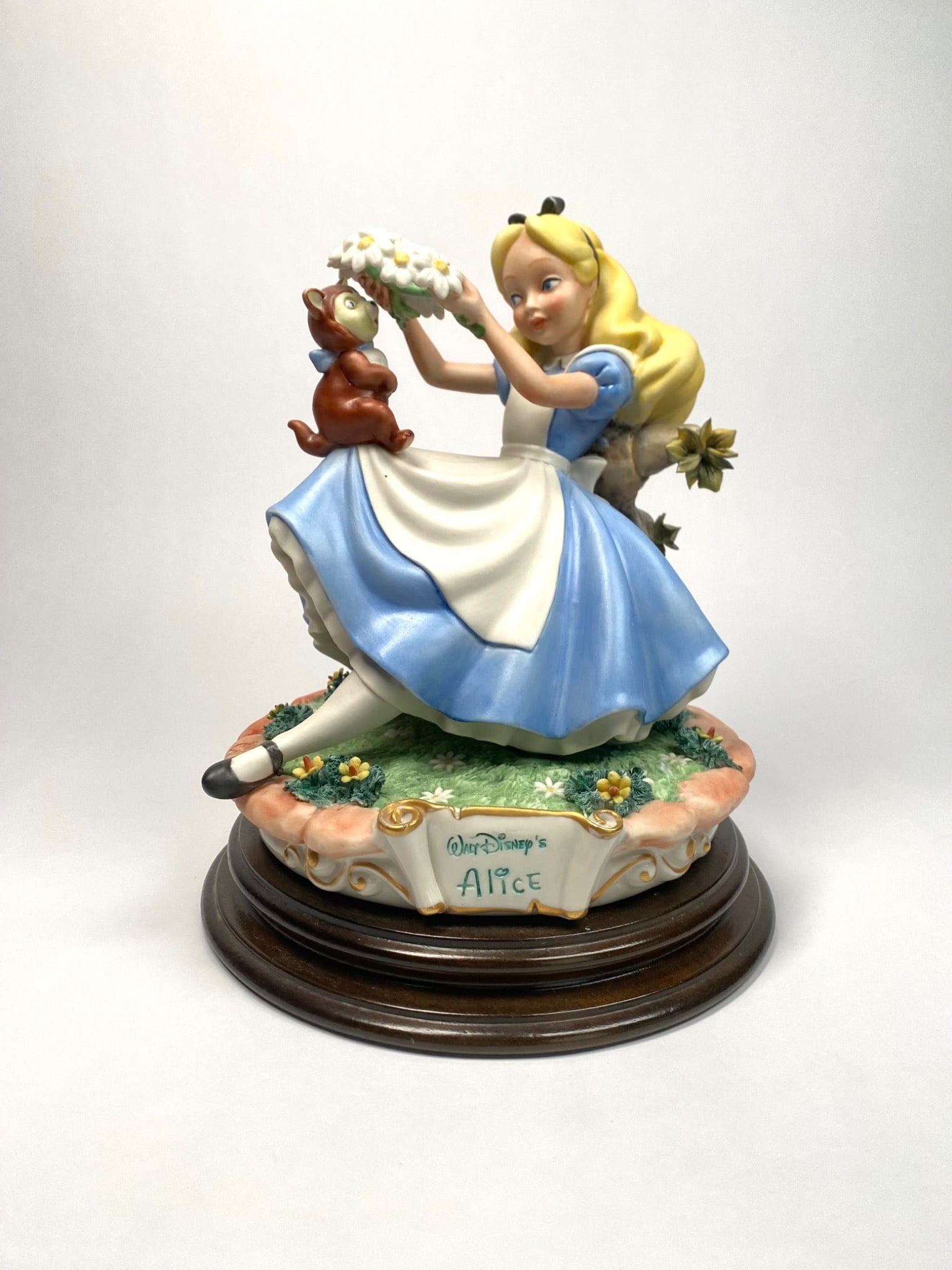 Disney's Alice In Wonderland Capodimonte Figurine (1 of 12)