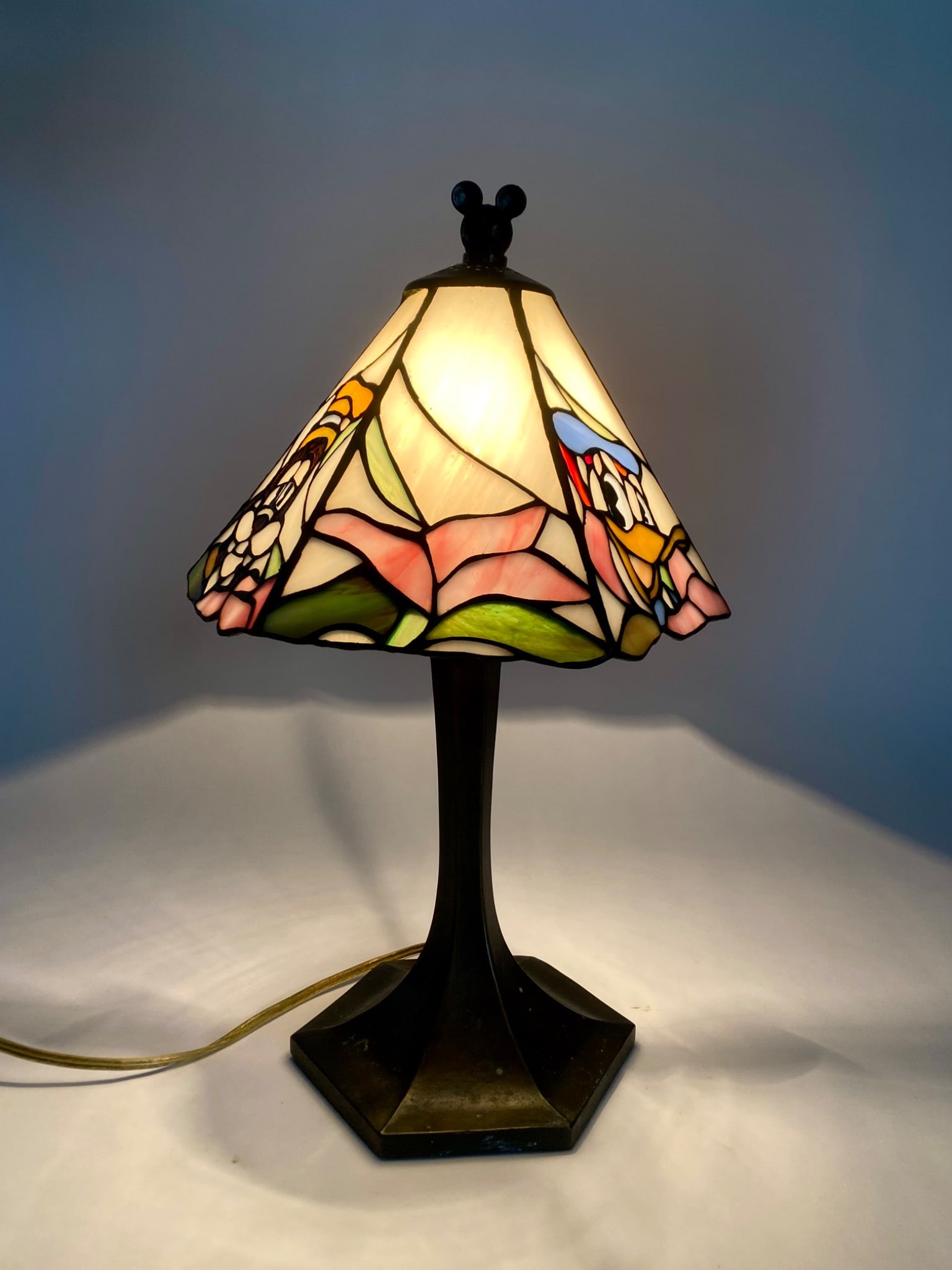 Disney Stained Glass Table Lamp (1 of 12)