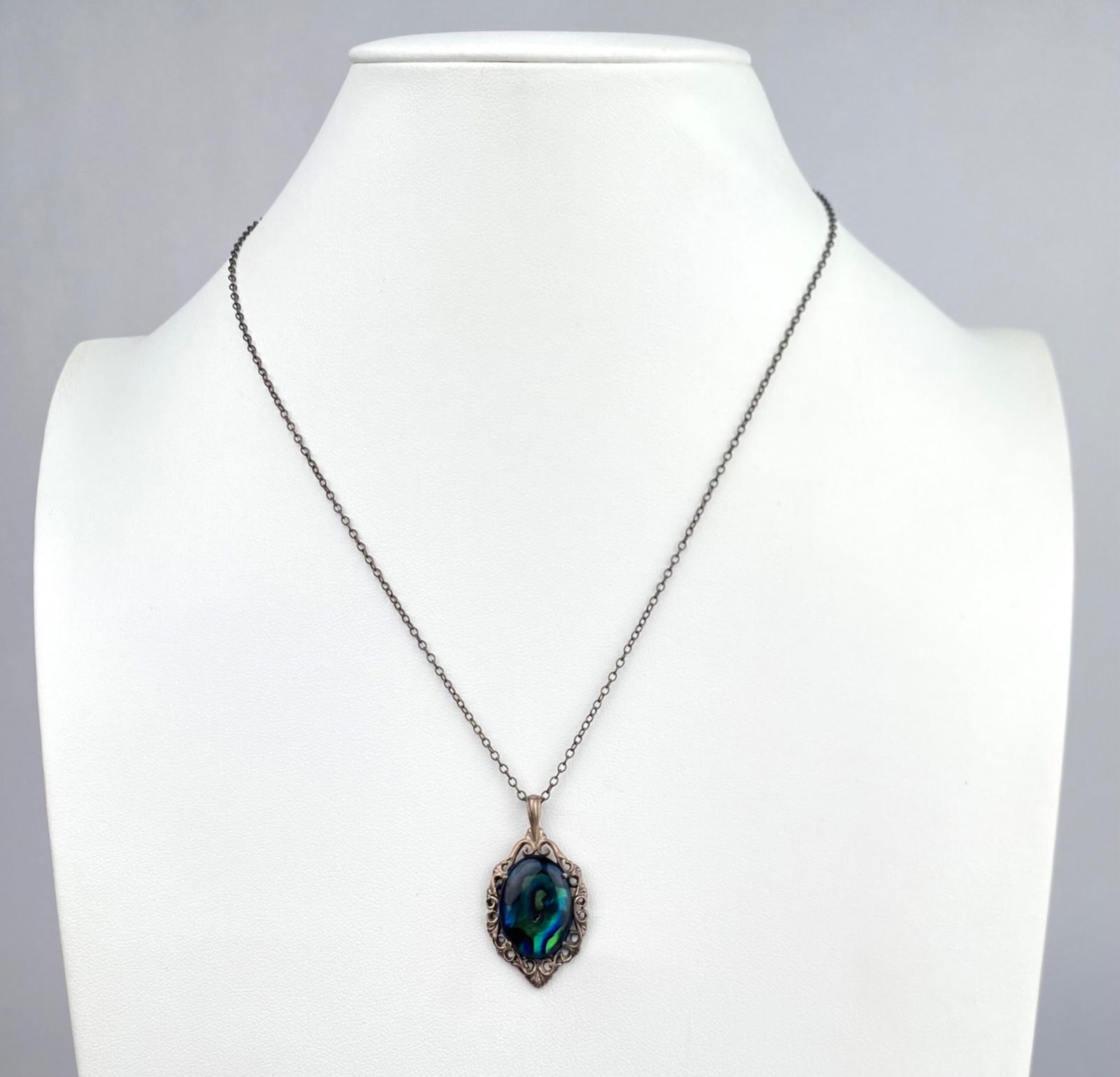 KBN Sterling Silver and Abalone Shell Pendant Necklace (1 of 8)