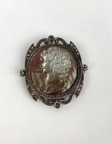 Mother of Pearl Mid Century Cameo Brooch