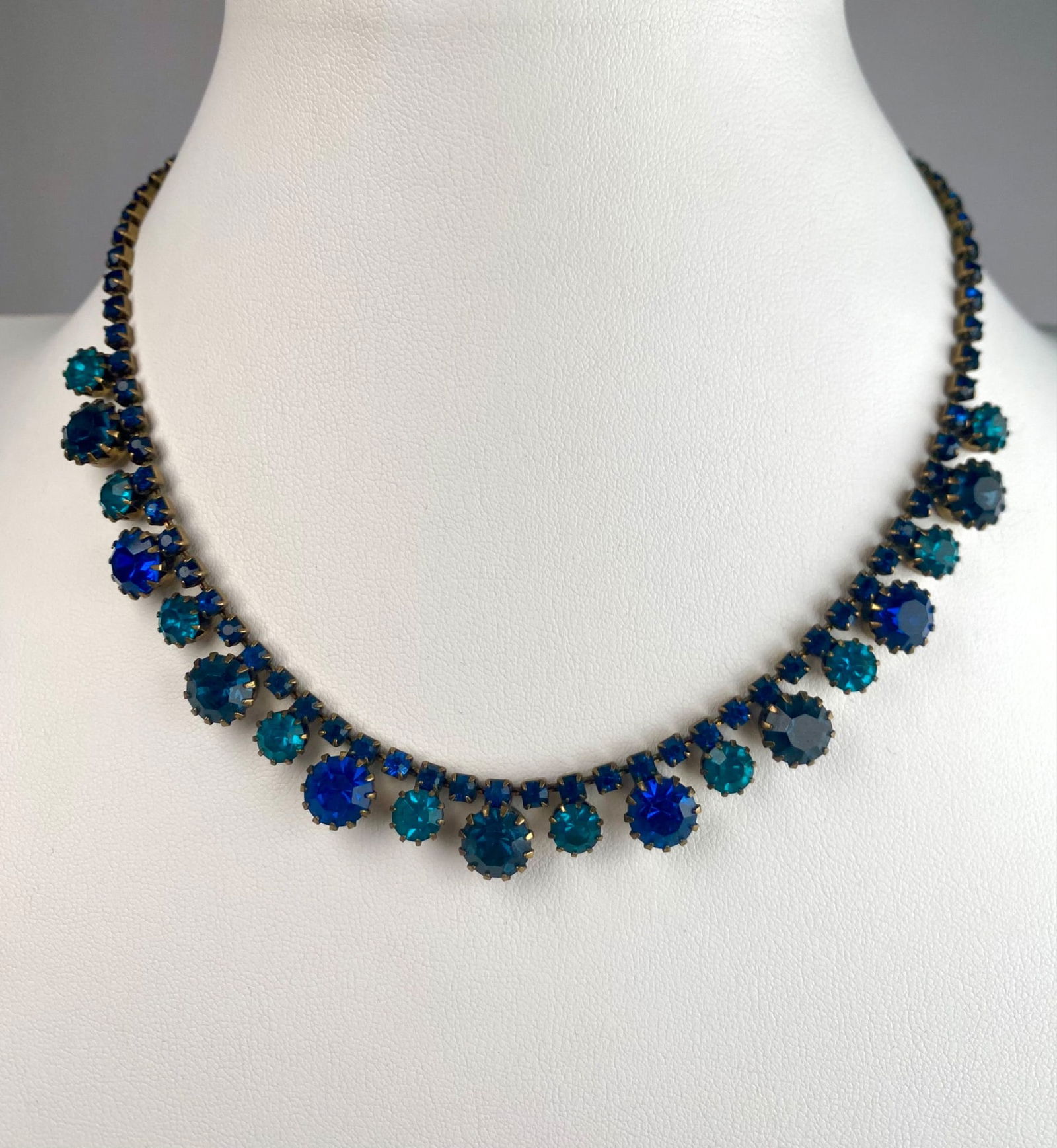 Vintage Weiss Blue Rhinestone Choker Necklace (1 of 9)