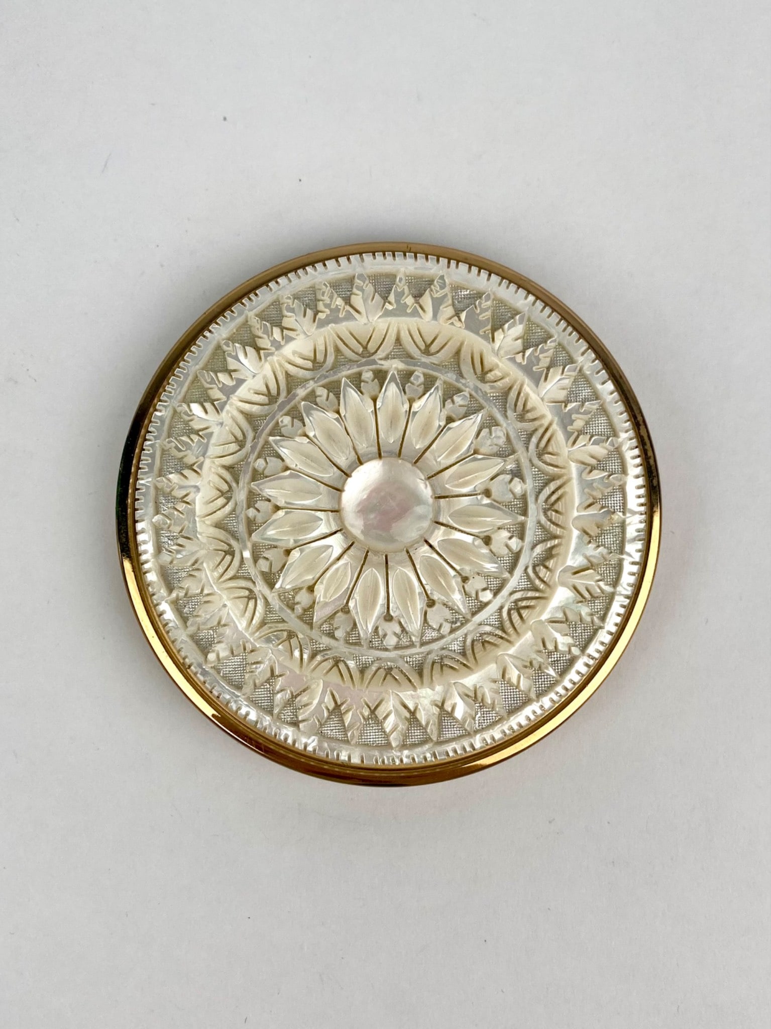 Vintage Melissa England Mother of Pearl Compact Mirror (1 of 11)