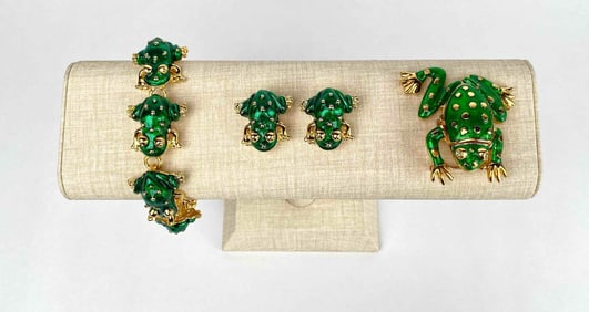 Lot of gold tone frog jewelry set from Kenneth Jay Lane. Lot includes a bracelet, a pair of clip on