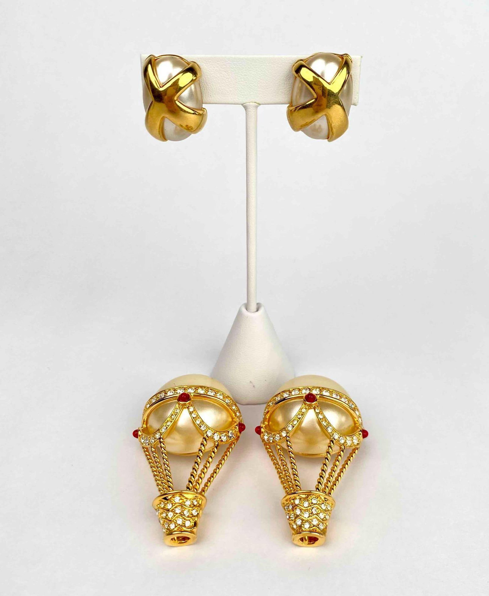 2 matching hot air balloon brooches and a pair of clip on earrings from Kenneth Jay Lane. Brooches (1 of 9)
