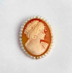 Italian cameo brooch featuring a female profile carved in relief, set in a 14K yellow gold frame.