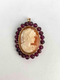 Finely carved shell cameo pendant featuring a classical female profile, set in a 14K yellow gold