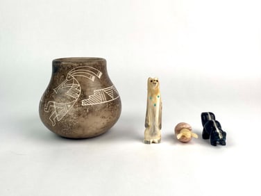 Signed Mary Yellow Corn Horsehair Pot with Zuni Animal Figurines