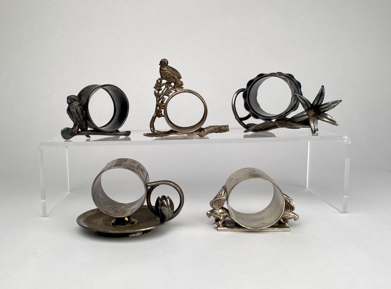 MERIDEN Five Silverplate Napkin Rings with Ornamental Designs (1 of 12)