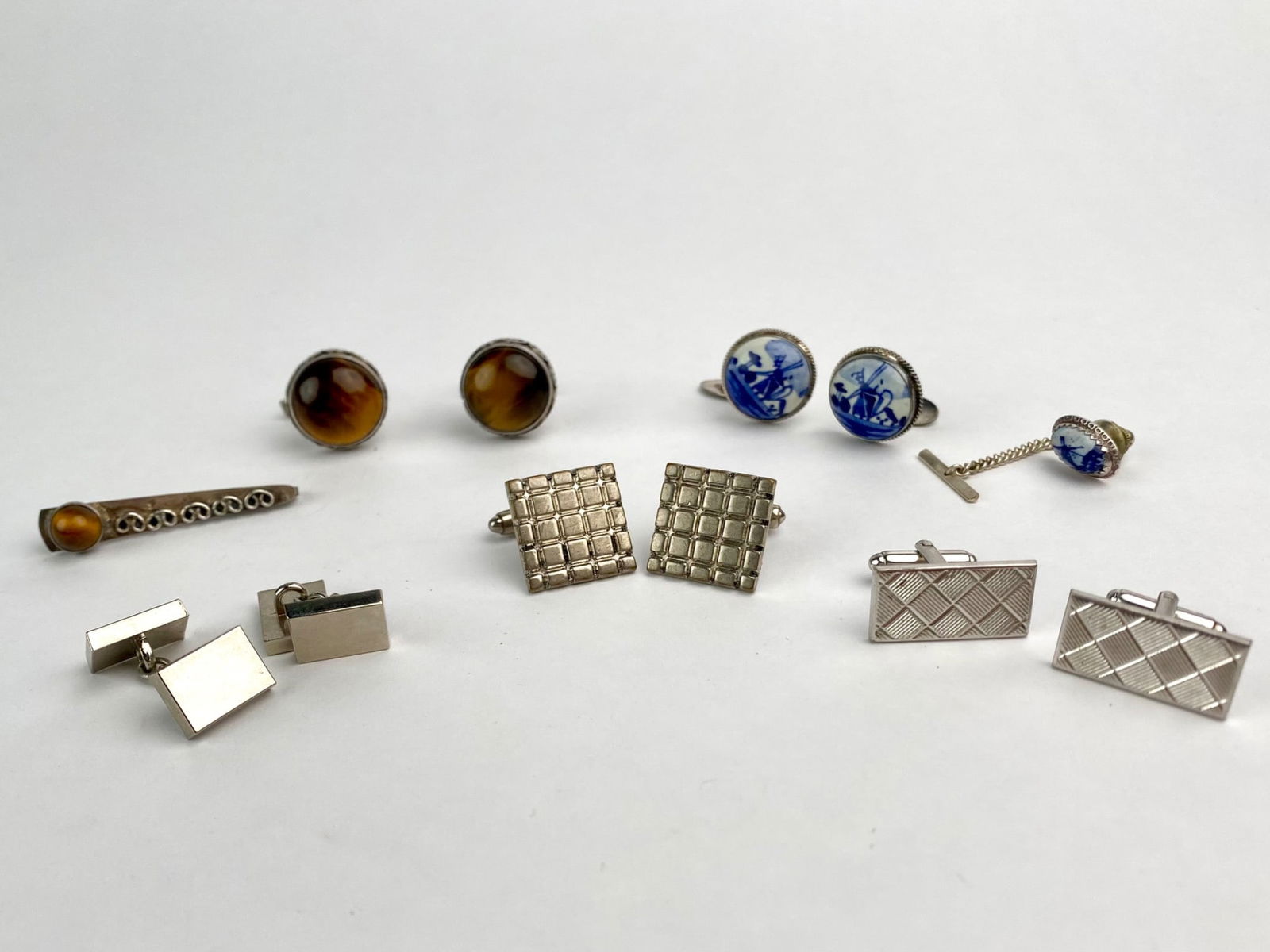 Set of Mens Cufflinks and Tie Accessories (1 of 11)