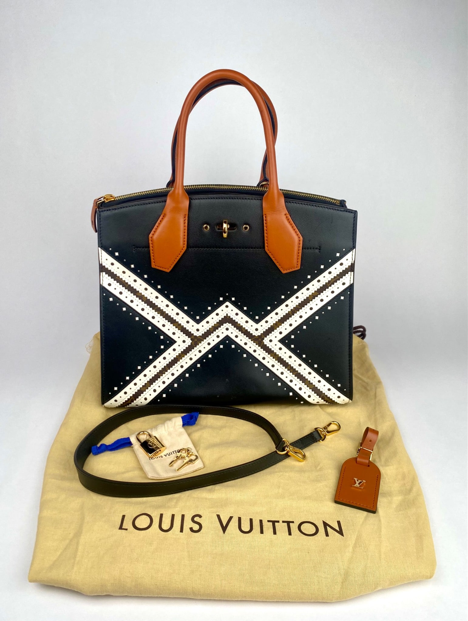 Louis Vuitton Brogue City Steamer MM Handbag with Accessories: Louis Vuitton handbag featuring black exterior with a contrast white and perforated design and signature brown monogram sides. Includes brown leather handles, gold tone hardware, and zippered closure.