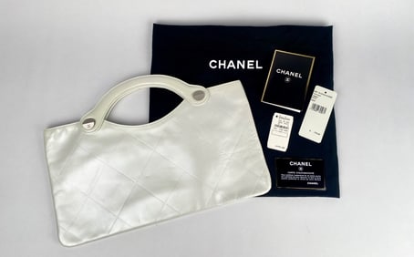 Chanel White Leather Handbag with Authenticity Card and Dust Bag