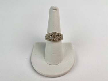 14K White Gold Diamond Ring with Geometric Pattern