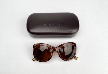 Louis Vuitton Z0558W Tortoiseshell Sunglasses with Case