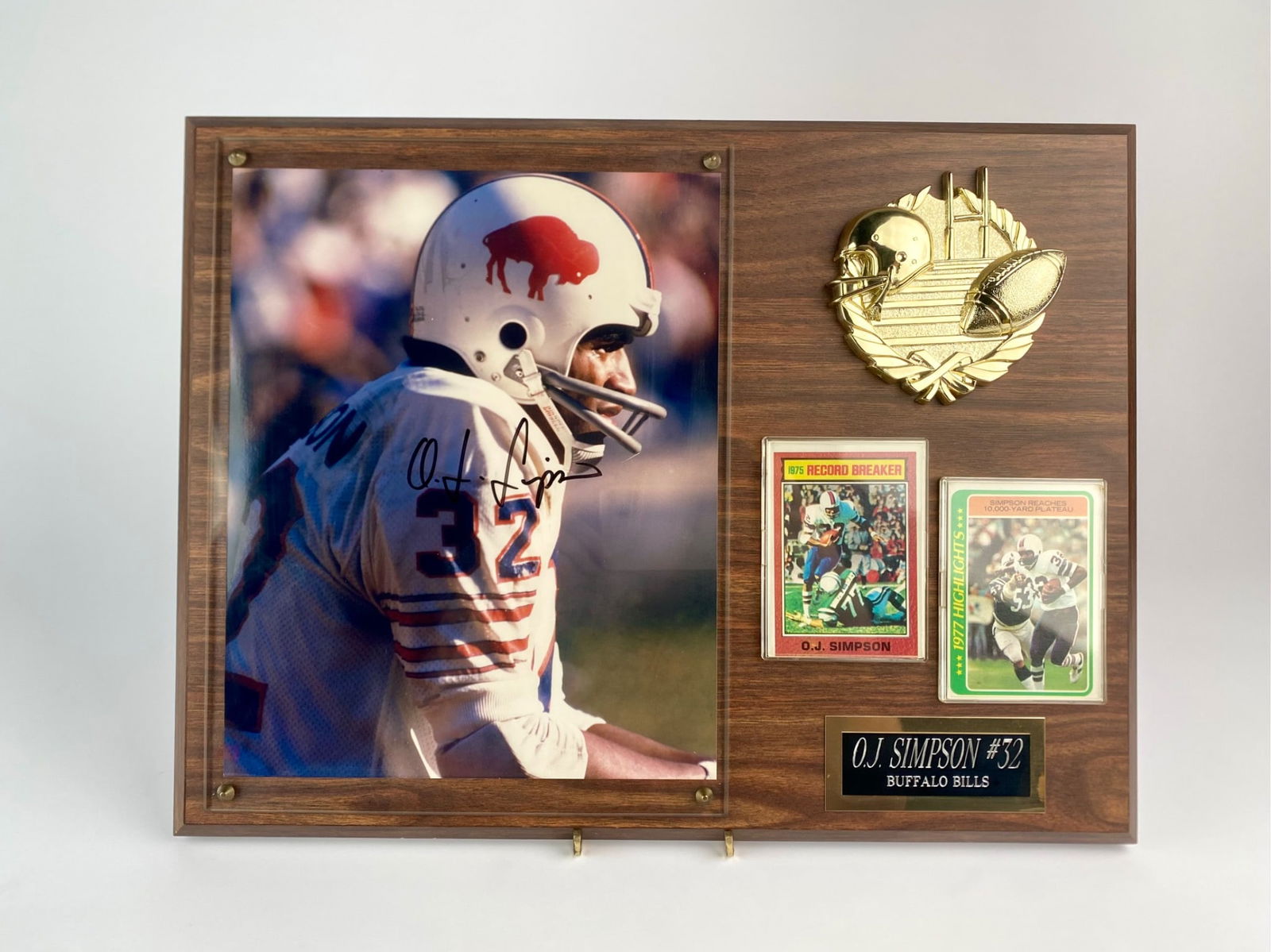 O.J. Simpson Buffalo Bills Signed Plaque with Trading Cards and Photograph (1 of 6)