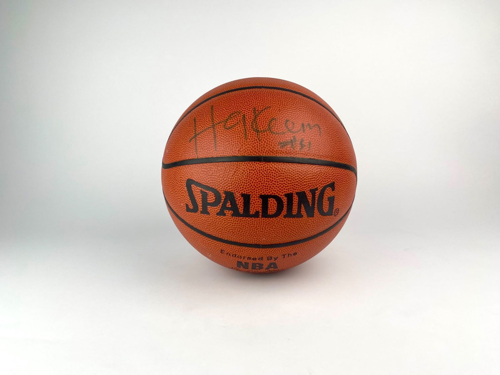 Hakeem Olajuwon Signed Spalding NBA Basketball (1 of 8)