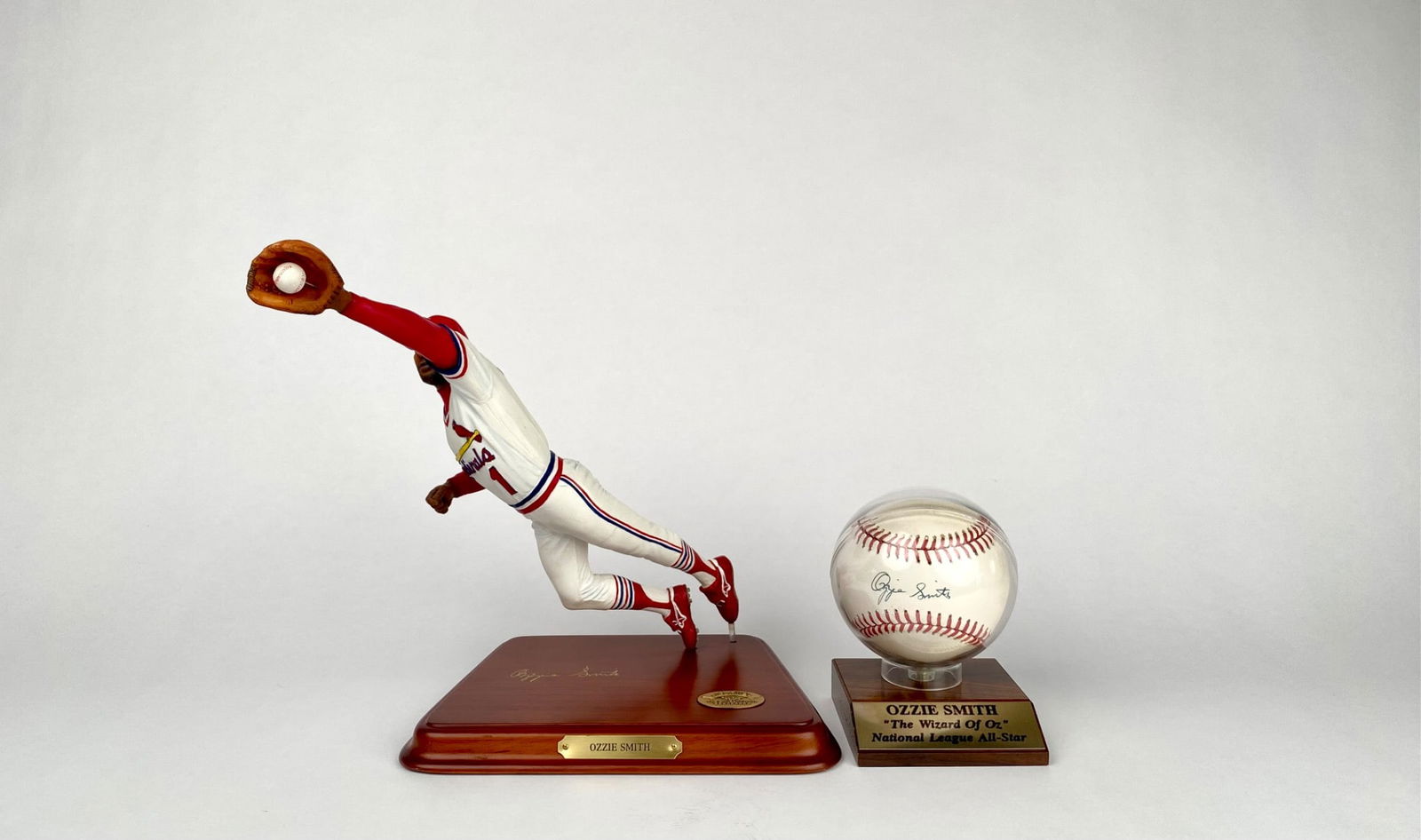 Ozzie Smith Danbury Mint Figurine and Autographed Baseball Display (1 of 12)