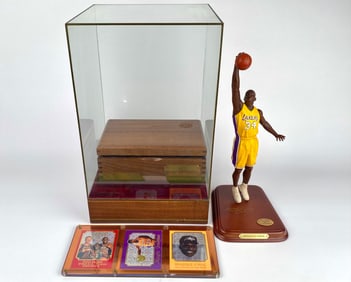 Shaquille ONeal Collectible Set with Cards, Figurine, and Display Case