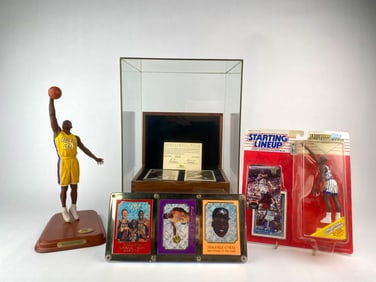 Shaquille ONeal Figurines, Cards and Display Case Set