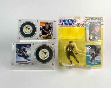 Jaromir Jagr Signed Puck Displays and Starting Lineup Figure Set