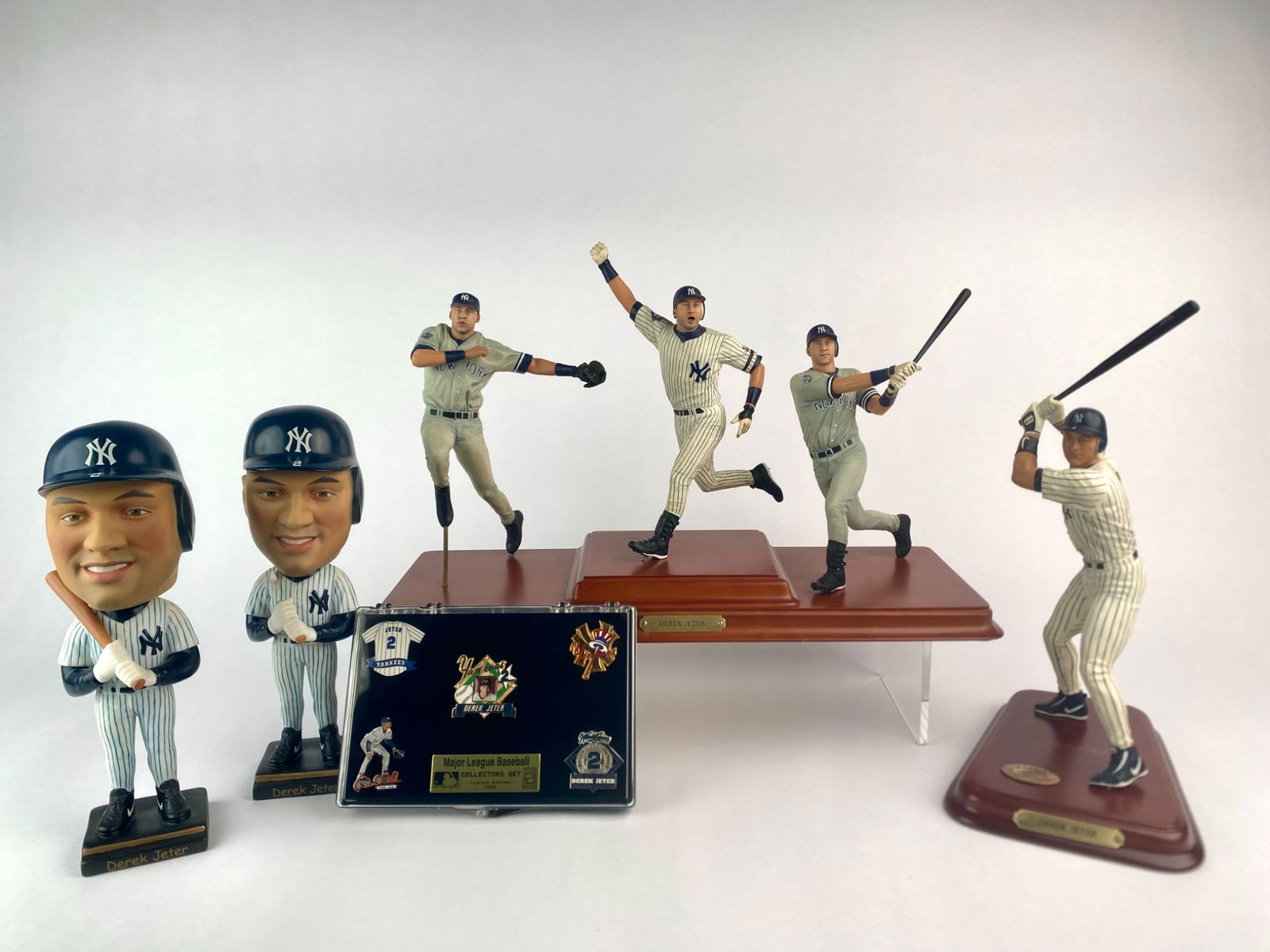 Derek Jeter Danbury Mint Figurines and Pin Set (1 of 12)