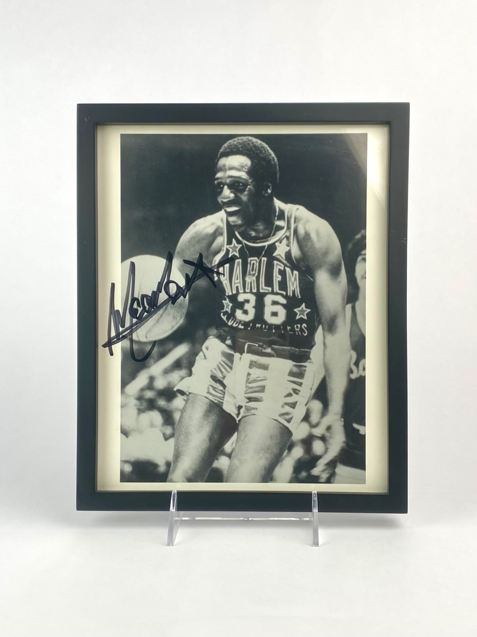 Framed Harlem Globetrotters Meadowlark Lemon Signed Photo (1 of 5)
