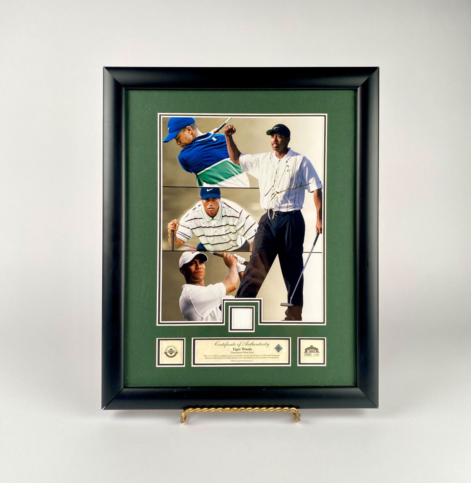 Upper Deck Tiger Woods Signed and Tournament-Worn Shirt Display (1 of 8)