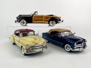 Set of Three 1:24 Scale Die-Cast Classic Convertibles