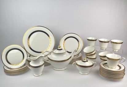 Royal Daulton “Harlow" English Fine Bone China Dinner Service, 37 Pieces