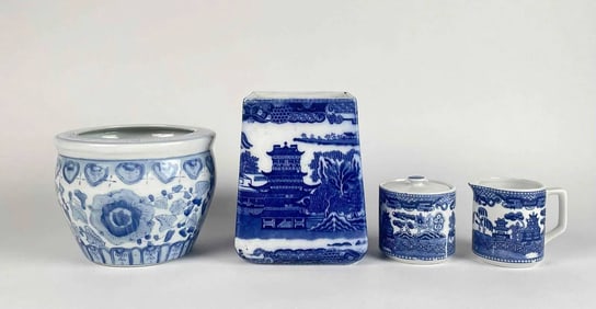 Assorted Blue and White Pottery (Ringtons, Blue Willow)