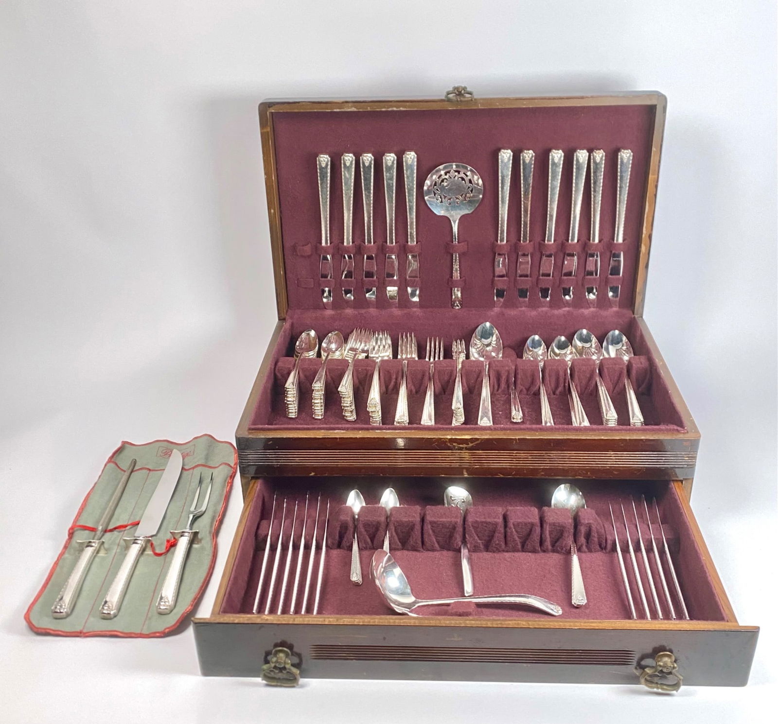 Silver-Plated Flatware Set in Prestige Plate Duratene Chest (1 of 10)