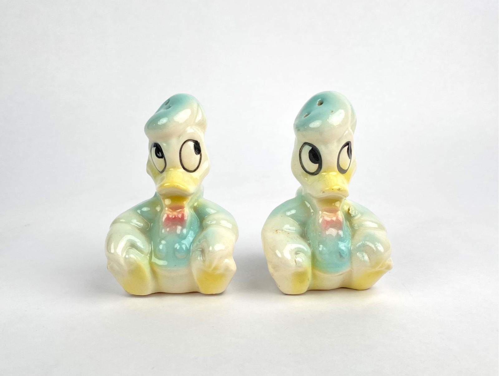 Pair of Donald Duck Shaped Salt and Pepper Shakers (1 of 11)