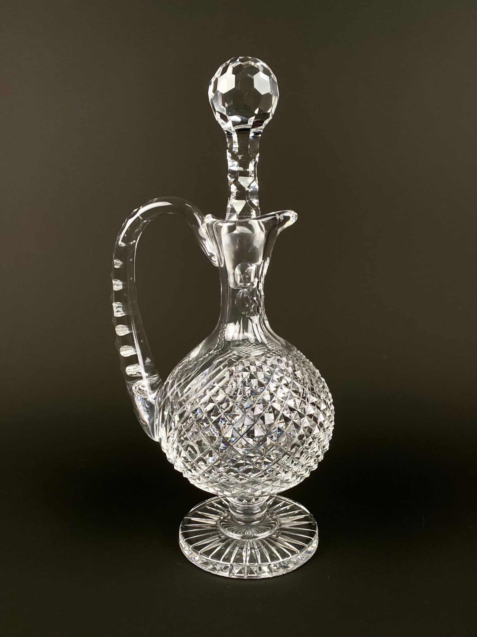 Waterford Crystal Prestige 'Master Cutter Heritage' Claret Decanter with Faceted Stopper: Authentic Waterford Crystal Prestige Collection 'Master Cutter Heritage' claret decanter. The decanter features a faceted stopper and elongated neck leading to a rounded body with diamond-point cuttin